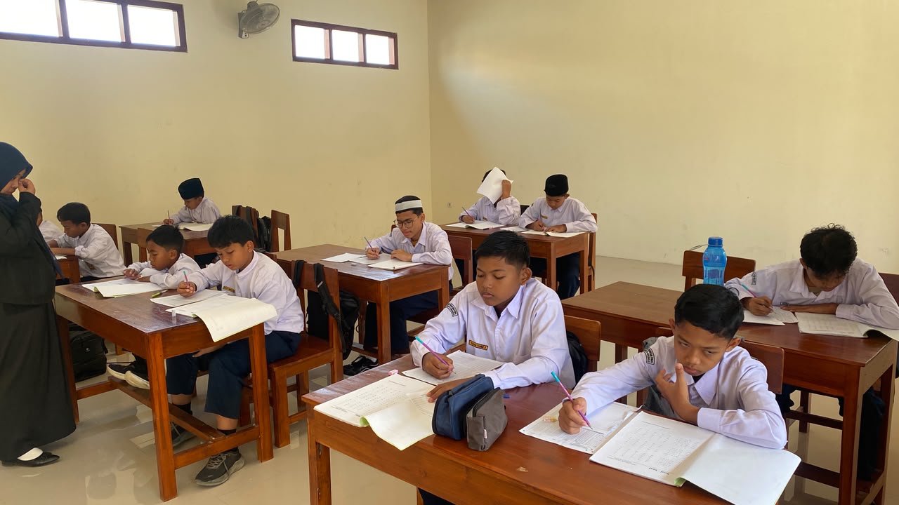 Langkah Awal Kenali Potensi Diri, Siswa Kelas 7 MTs Pontren Imam Syuhodo Ikuti Psikotes
