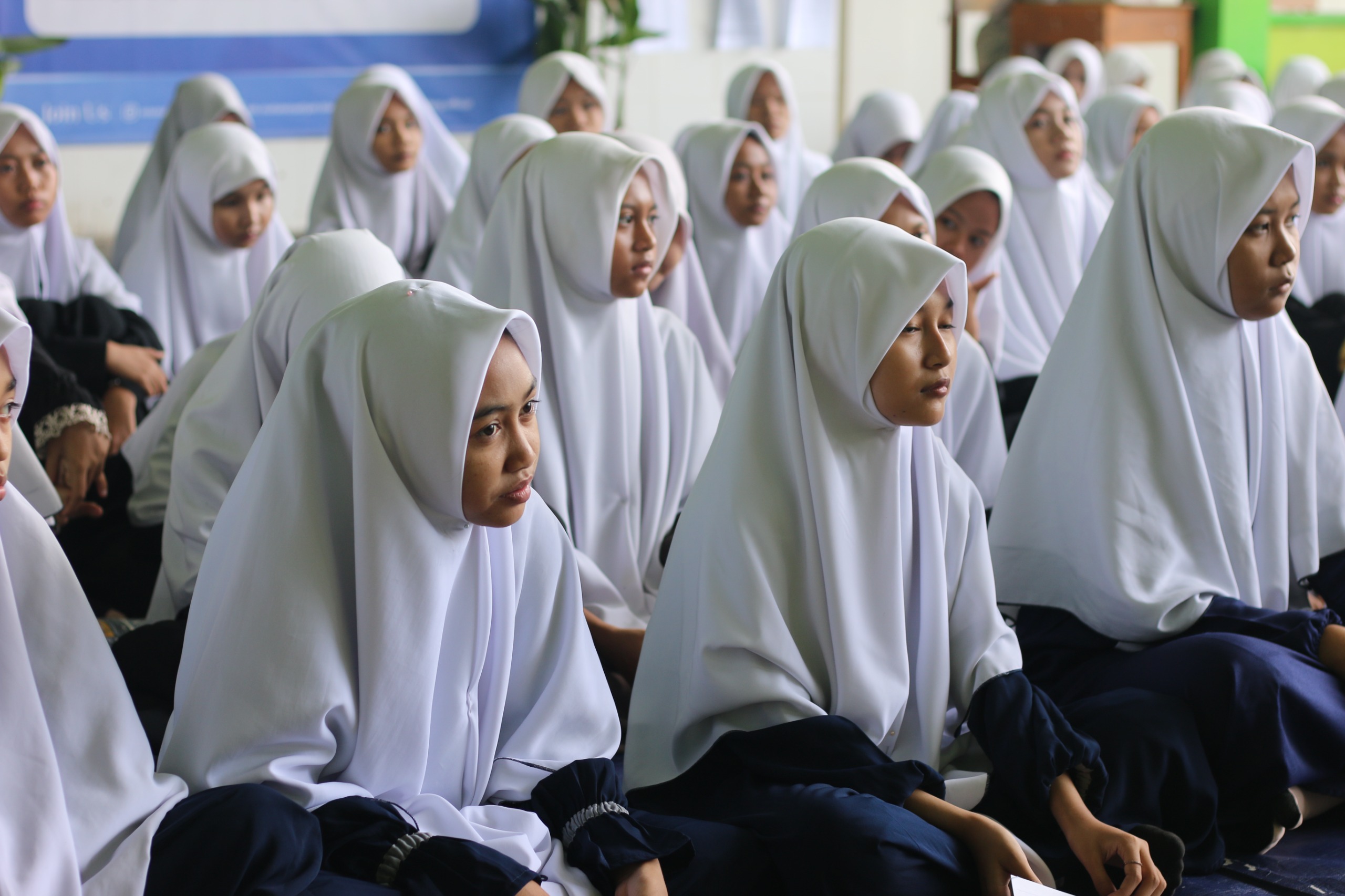 Tips Belajar Efektif untuk Anak MTs di Era Digital Berdasarkan 6 Syarat Imam Syafi’i
